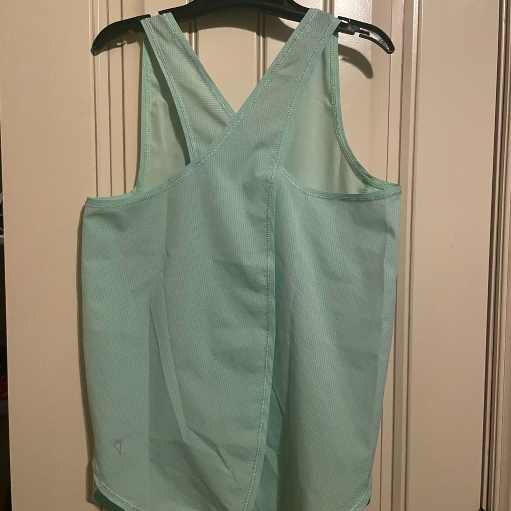 Light green ivivva tank size 14